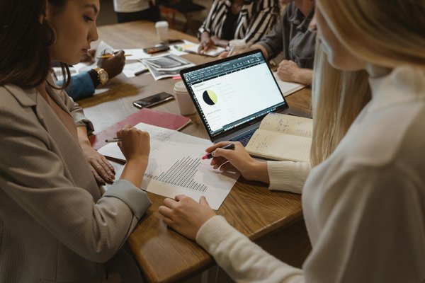 Stratégies essentielles pour un cv performant et réussi