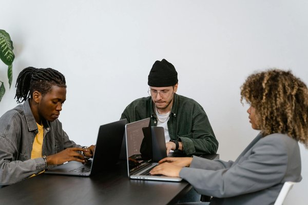 Les Avantages de l'Externalisation du Service Client pour Votre Boutique en Ligne